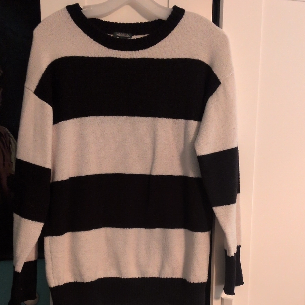 Wild Fable Black and White Knit Top